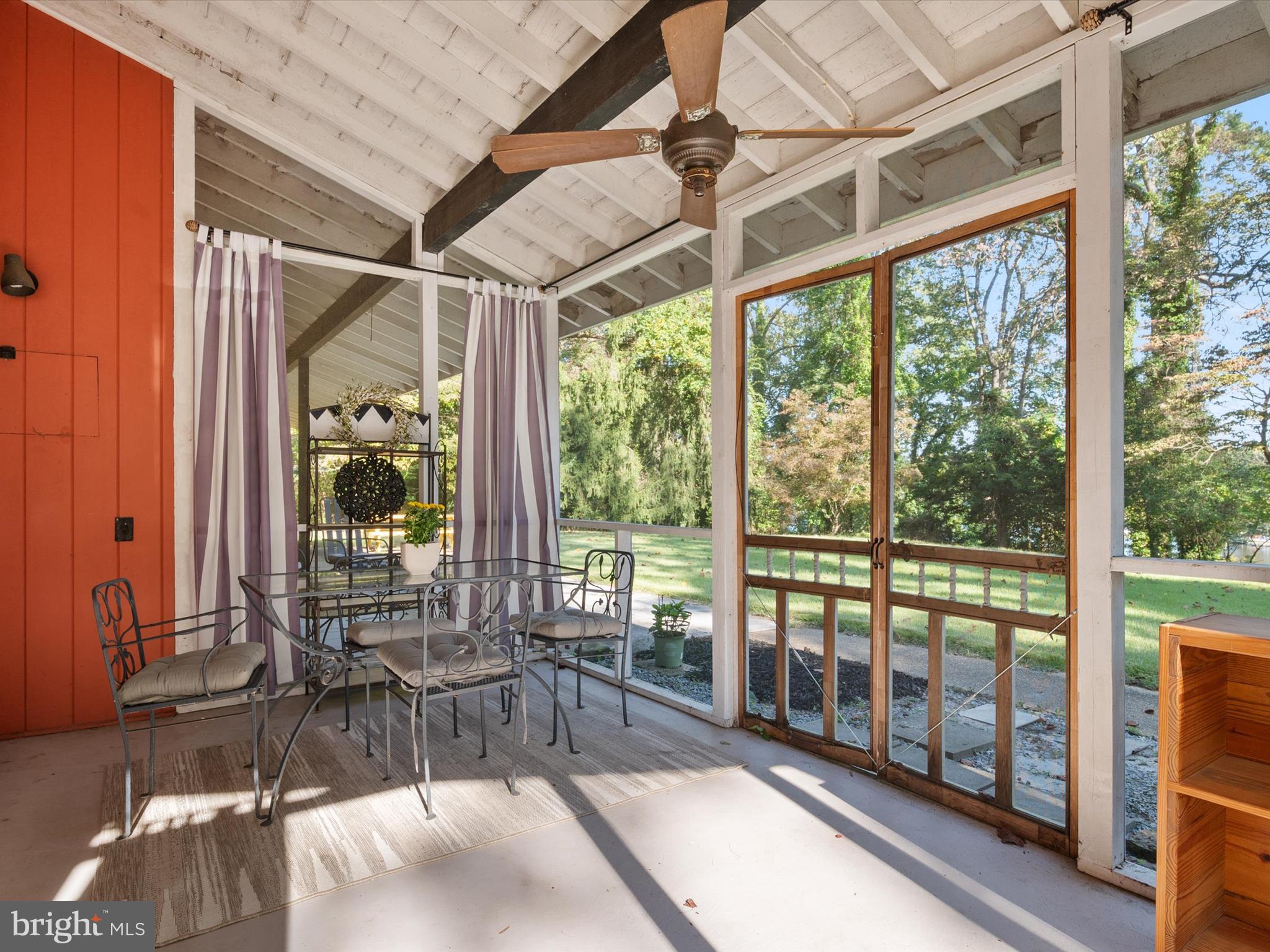 SUNRISE BEACH - Residential