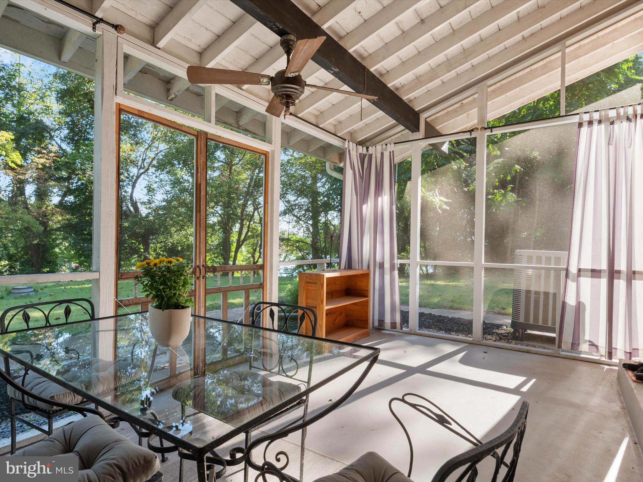 SUNRISE BEACH - Residential