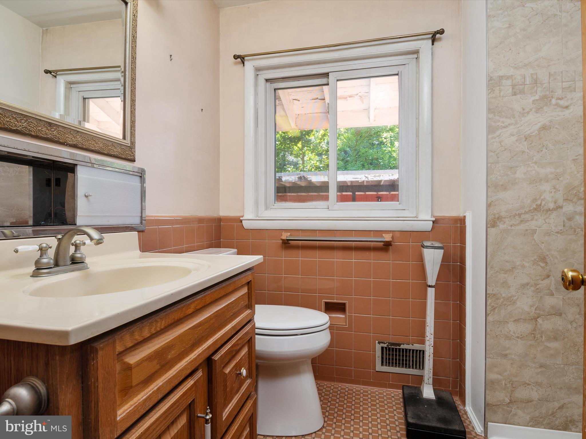 SUNRISE BEACH - Residential