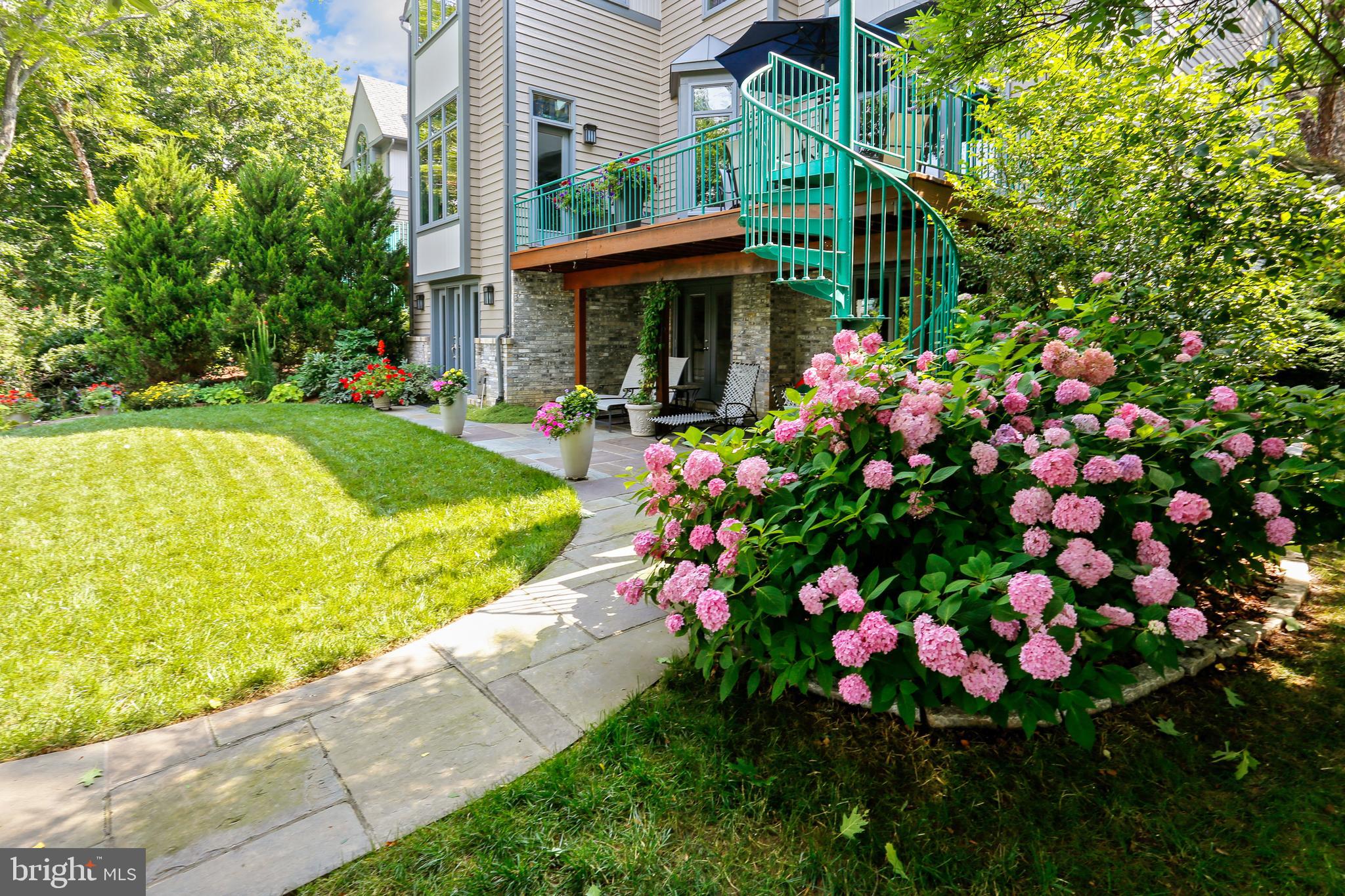 NEWPORT SHORES - Residential