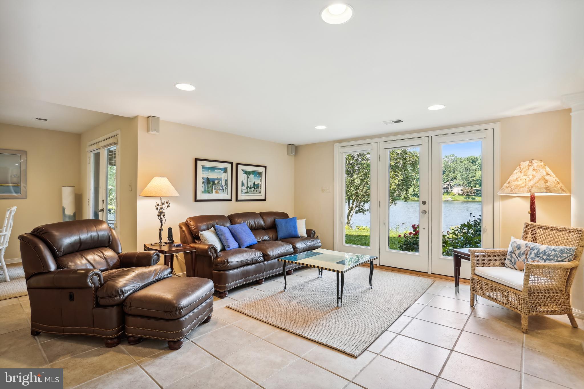 NEWPORT SHORES - Residential