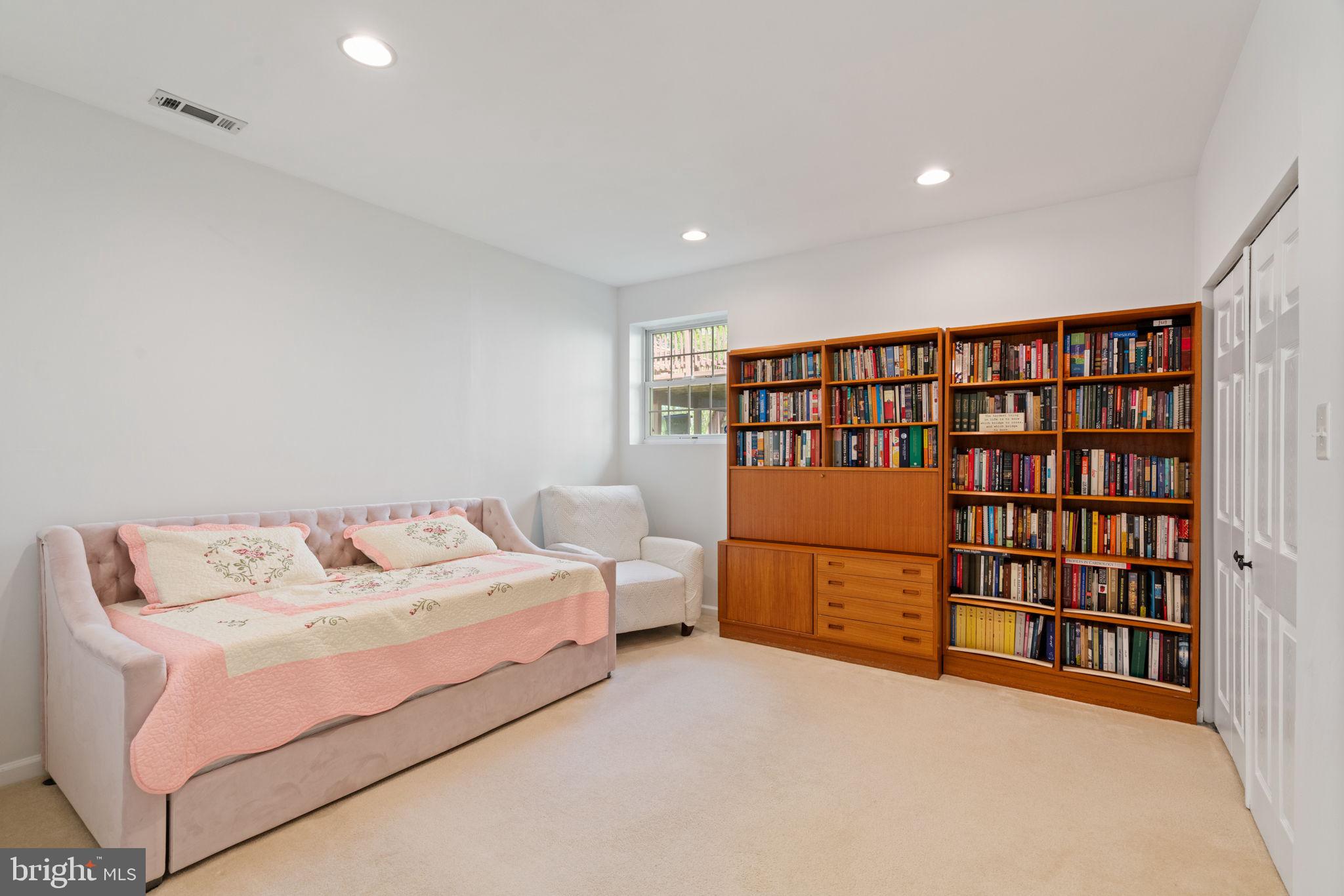 HIGHLAND OAKS - Residential