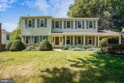 Photo of 1510 Columbia Avenue, ROCKVILLE, MD 20850 (MLS # MDMC2197332)