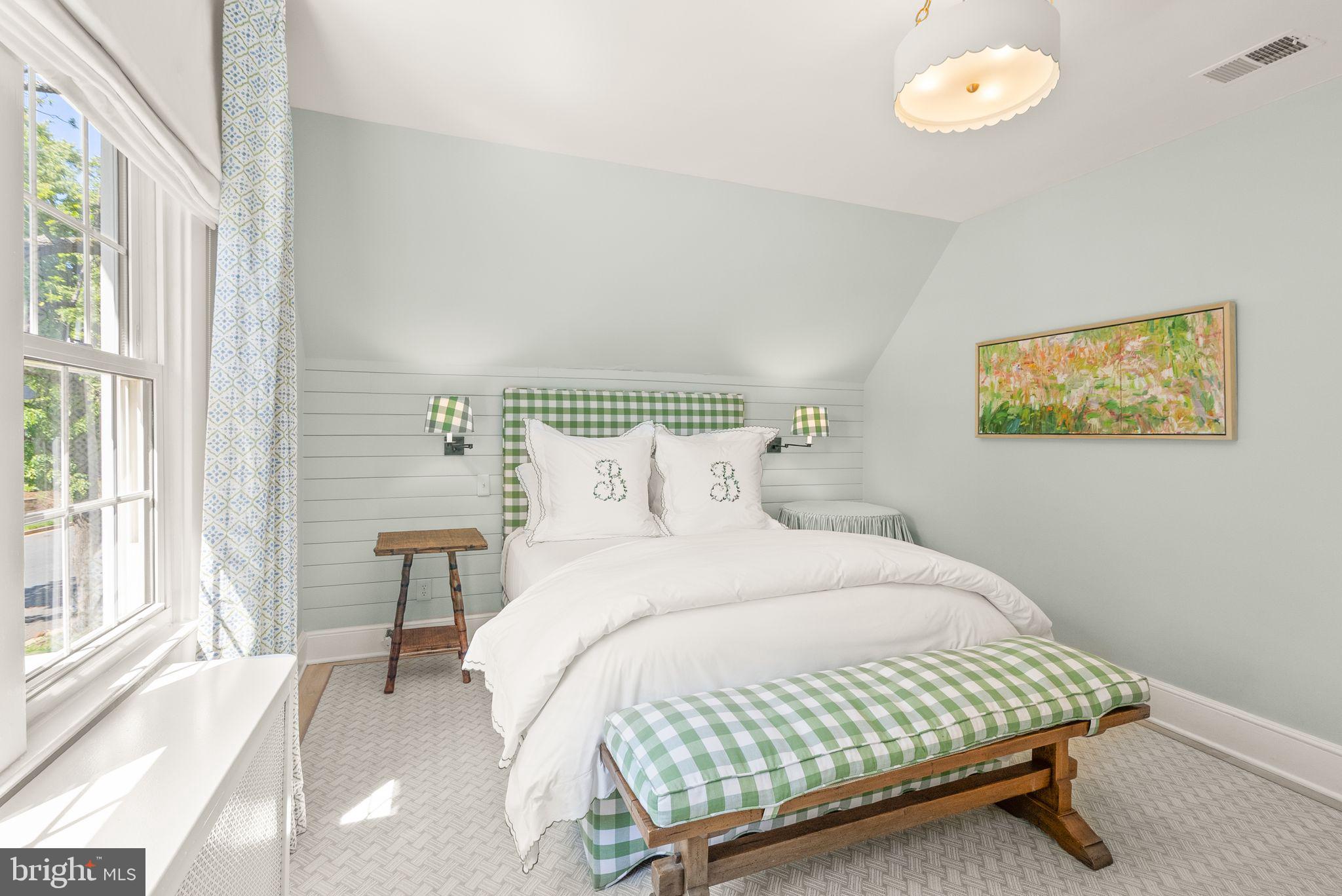 LYON VILLAGE - Residential