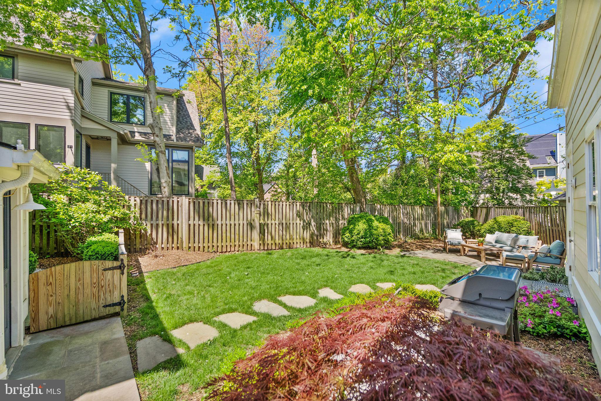 LYON VILLAGE - Residential