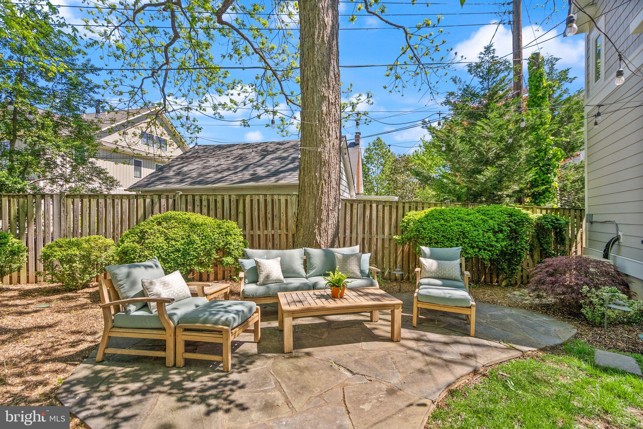 LYON VILLAGE - Residential