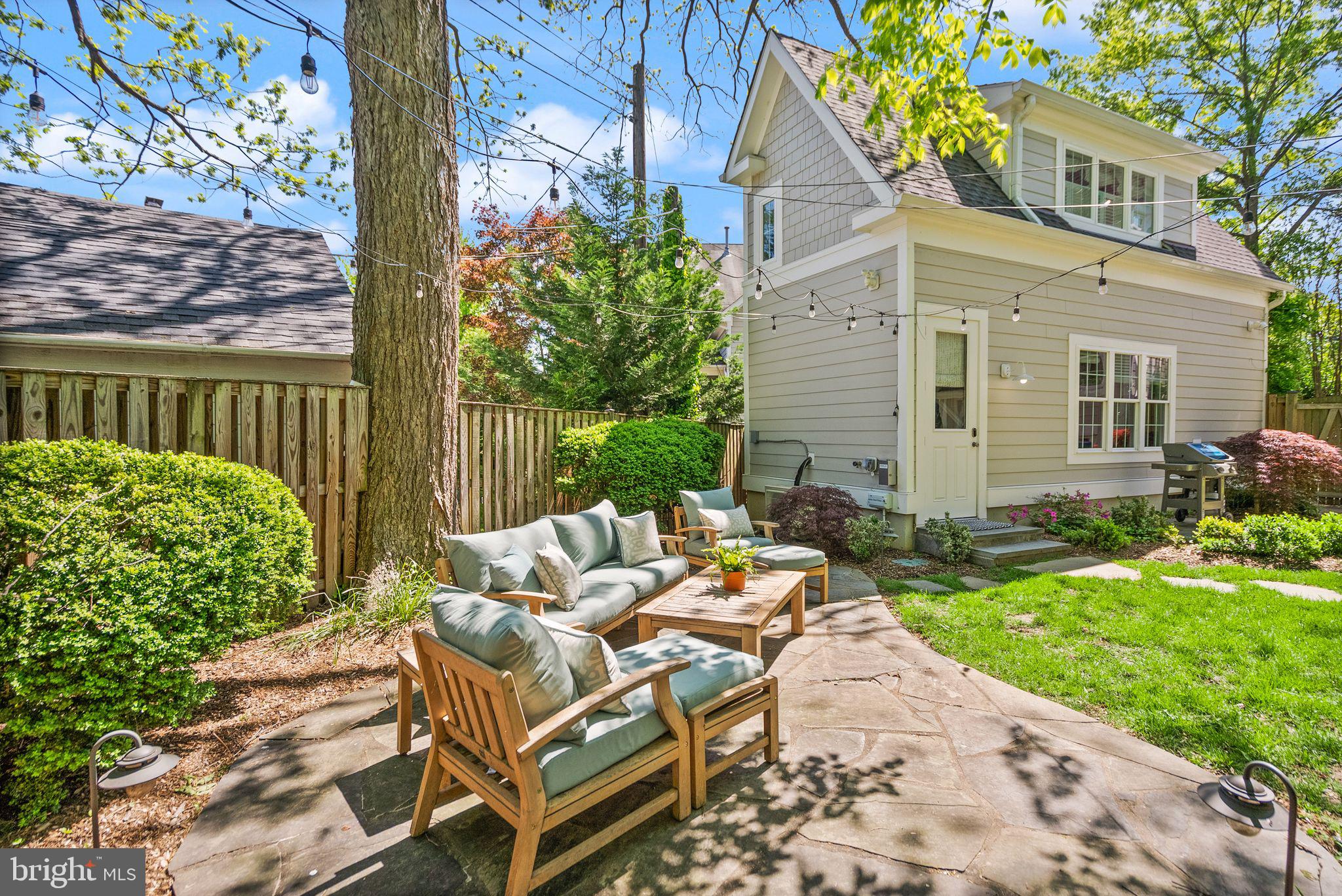 LYON VILLAGE - Residential