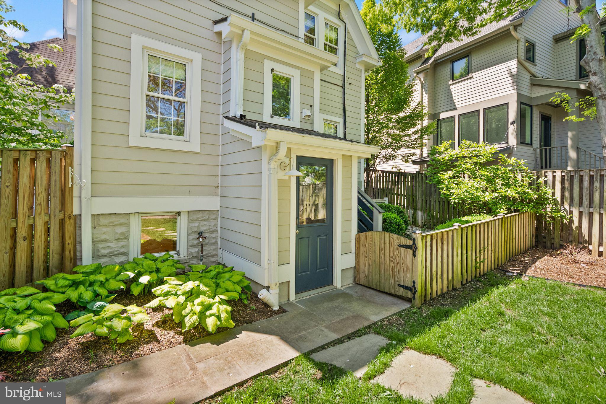 LYON VILLAGE - Residential