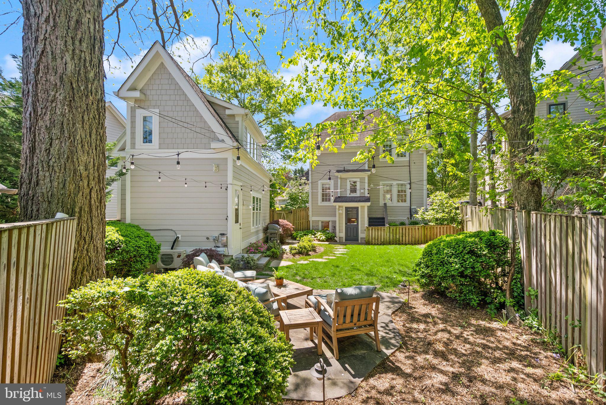 LYON VILLAGE - Residential