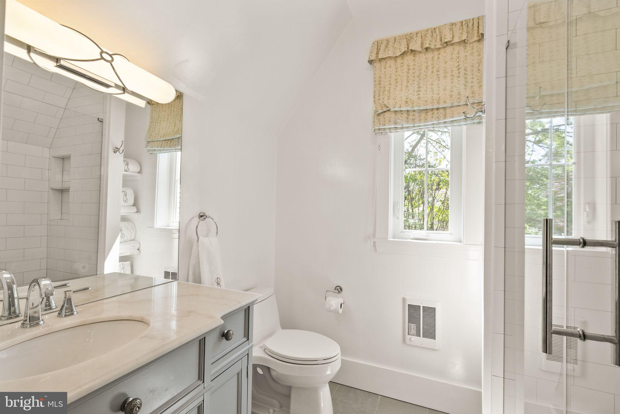 LYON VILLAGE - Residential