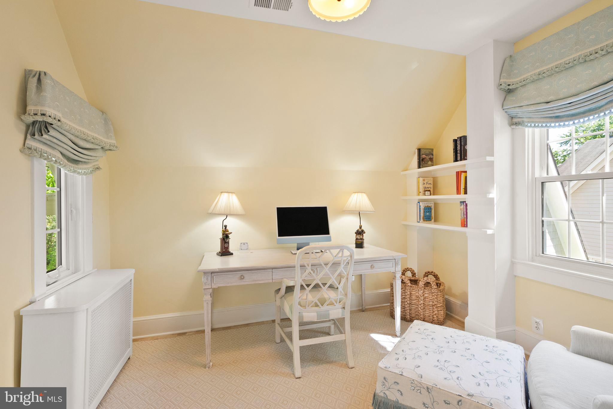 LYON VILLAGE - Residential