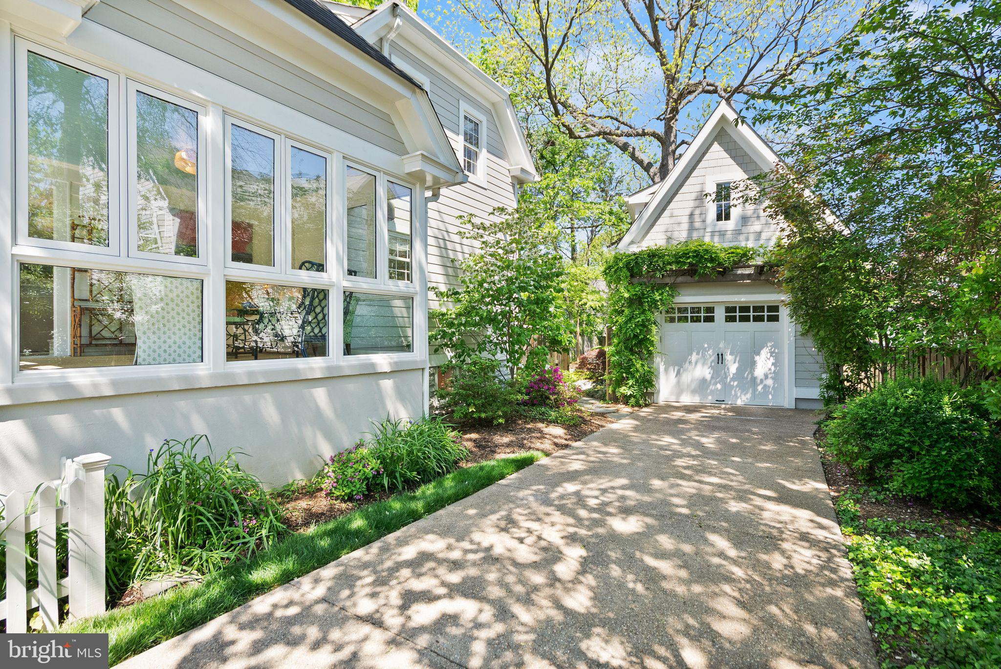 LYON VILLAGE - Residential