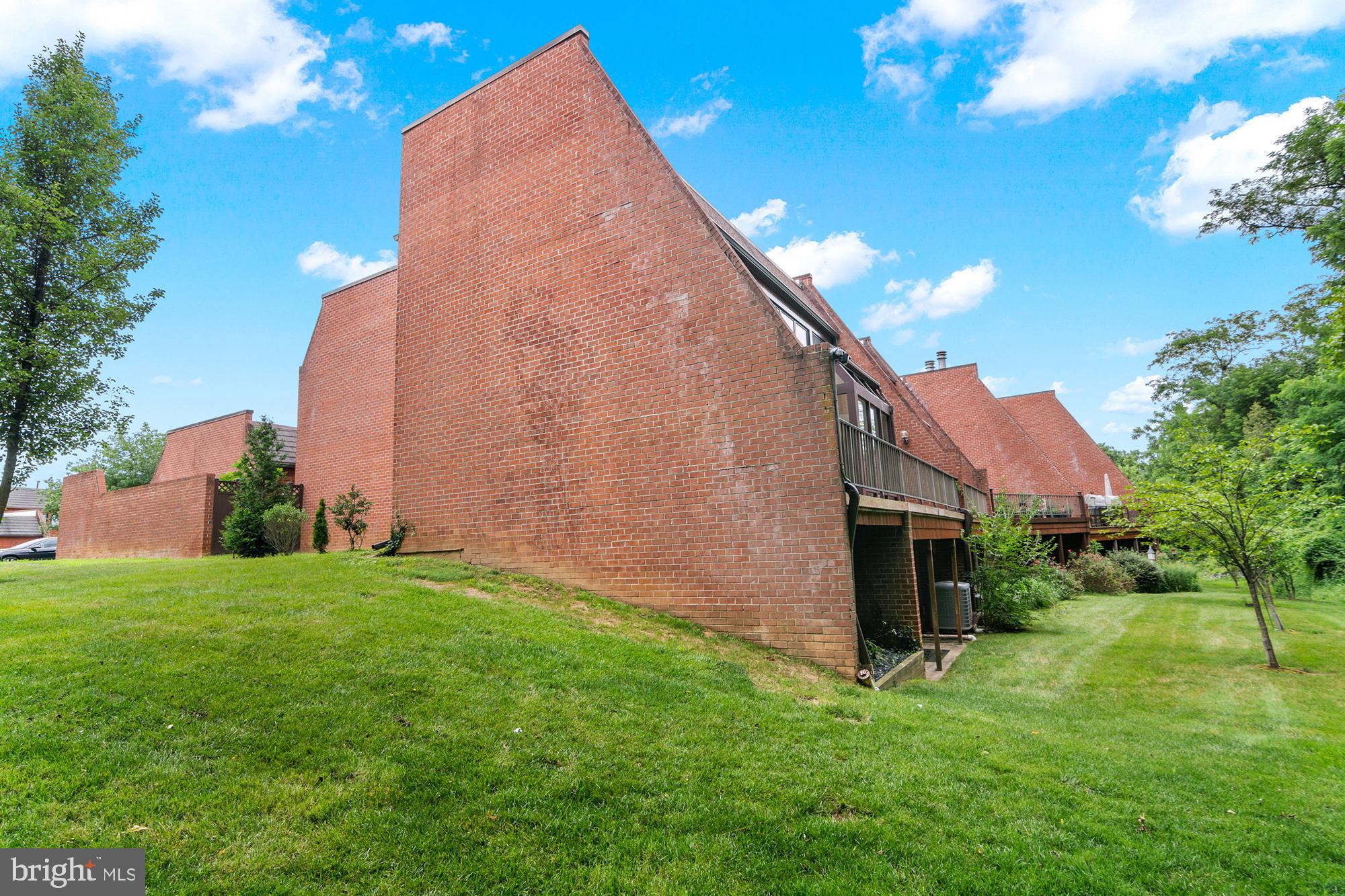 RUXTON CROSSING TOWNHSE - Residential