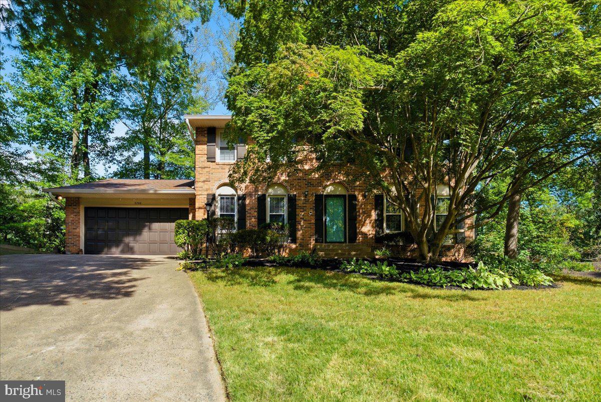 4706 PINECREST COURT