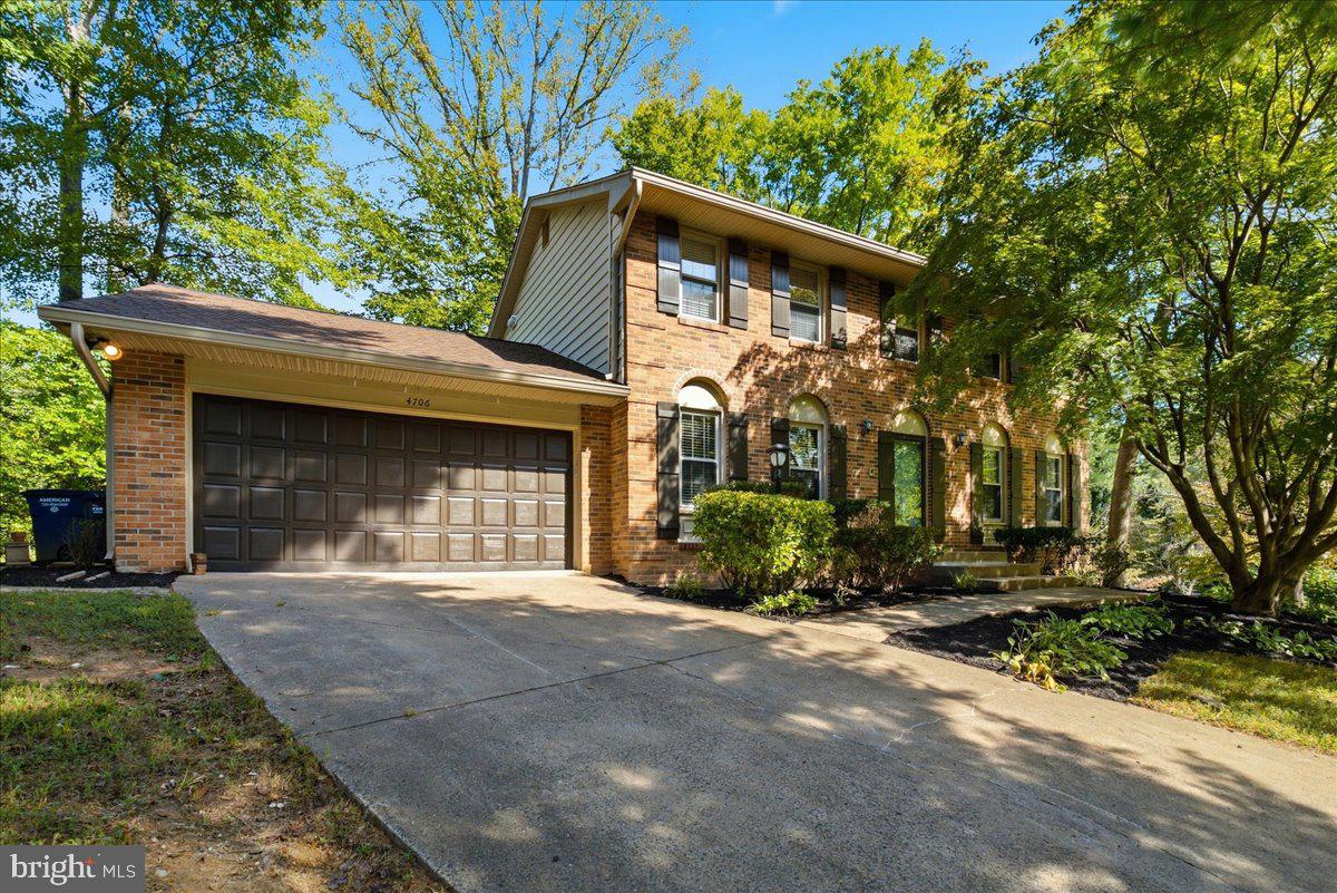 4706 PINECREST COURT