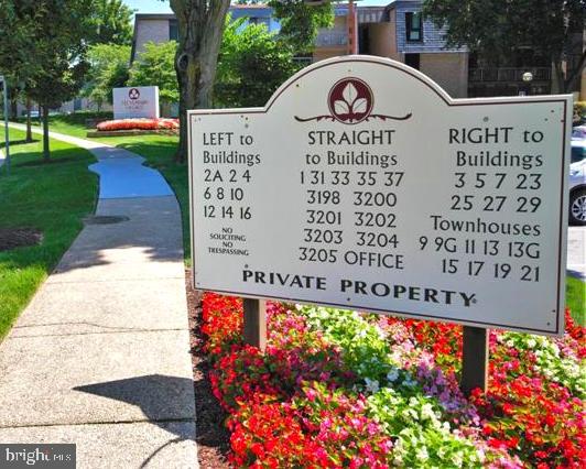 23 STONEHENGE CIRCLE 8