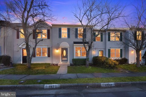Photo of 1973 Partree Court, WOODBRIDGE, VA 22191 (MLS # VAPW2120362)