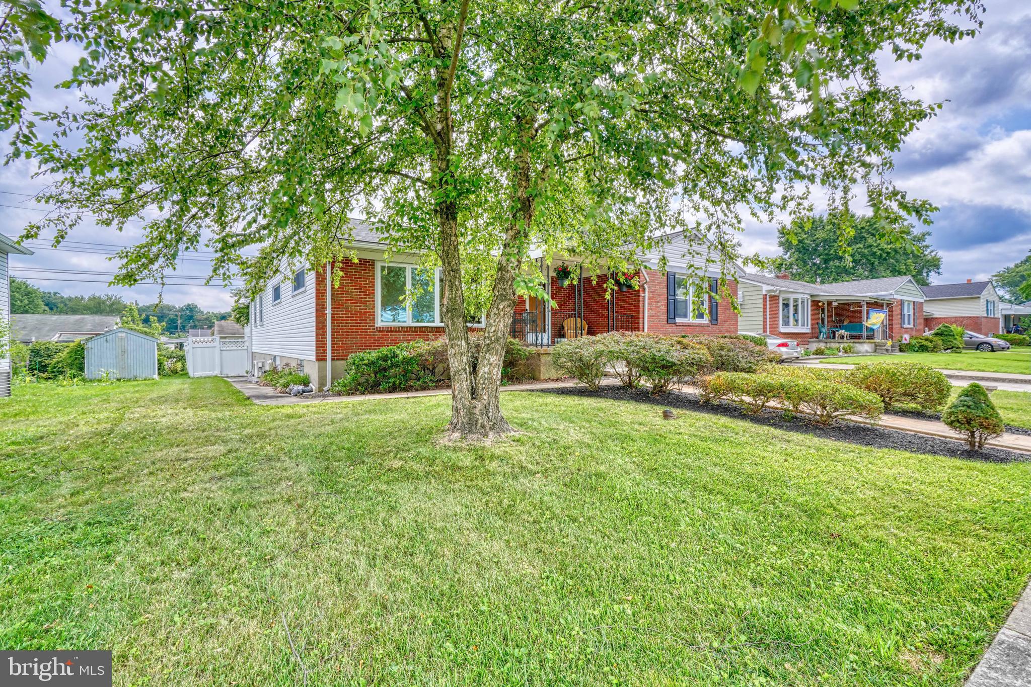 HARWOOD MANOR - Residential