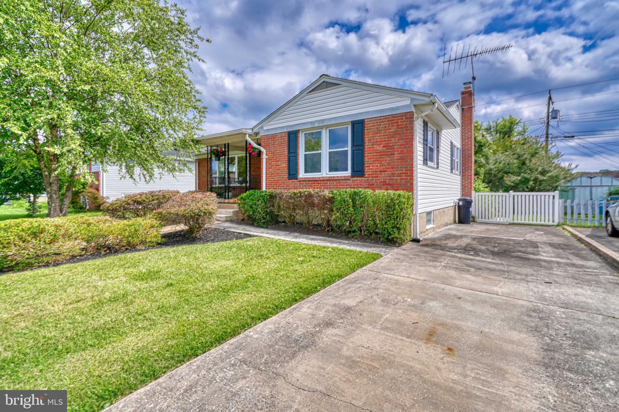 HARWOOD MANOR - Residential