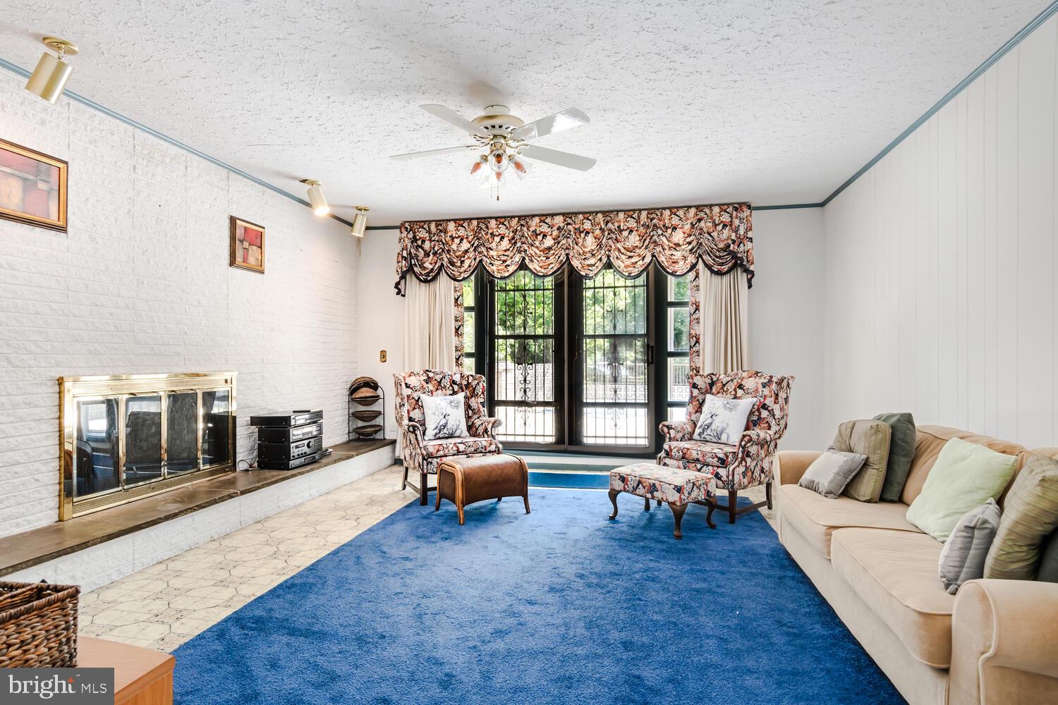 WHITEHALL - Residential