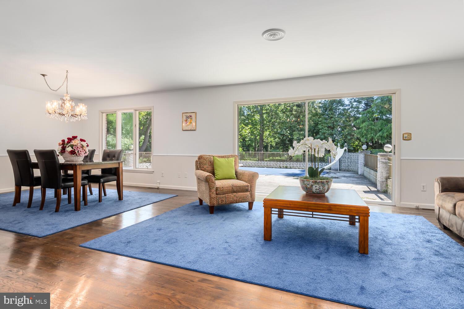 WHITEHALL - Residential