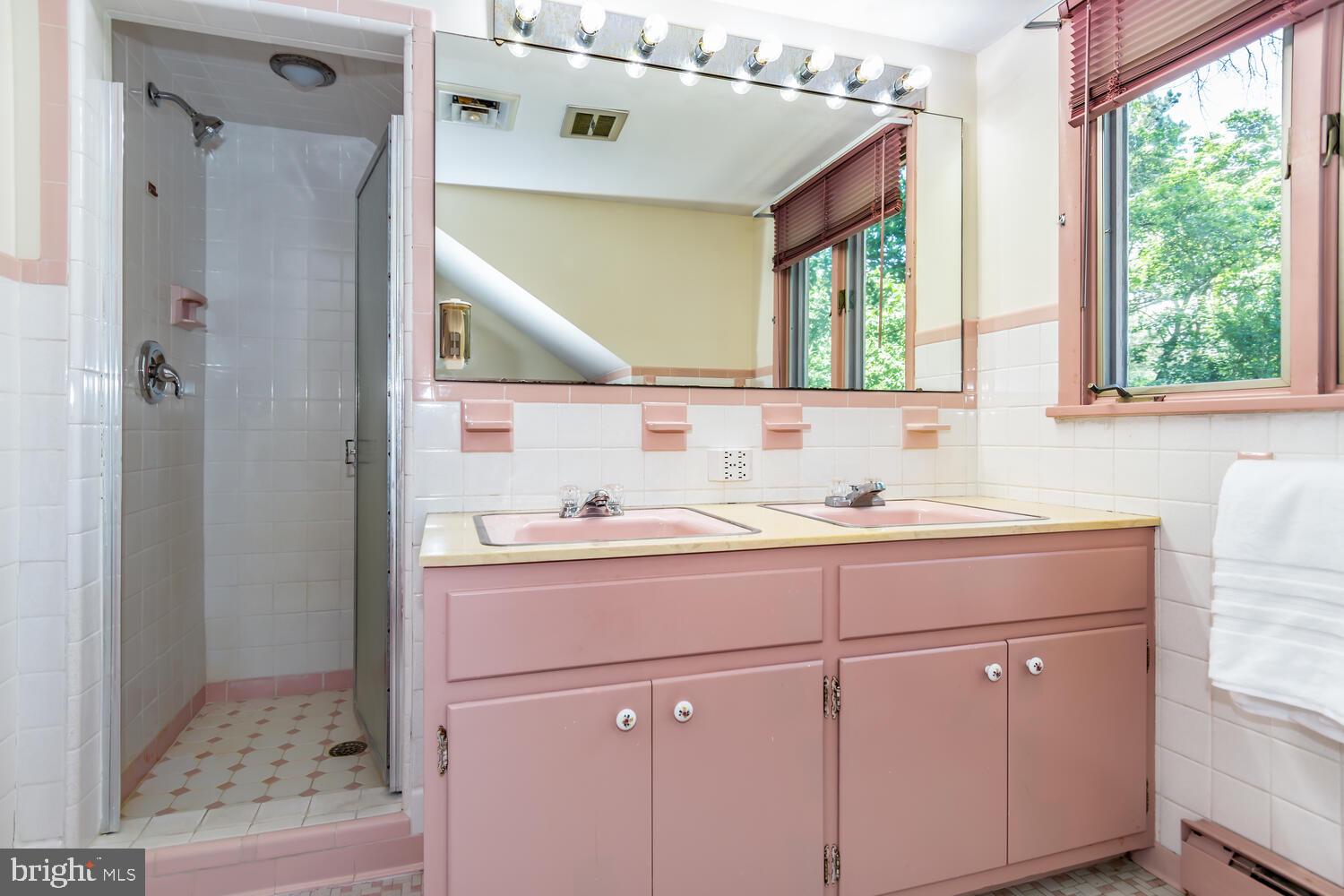 WHITEHALL - Residential