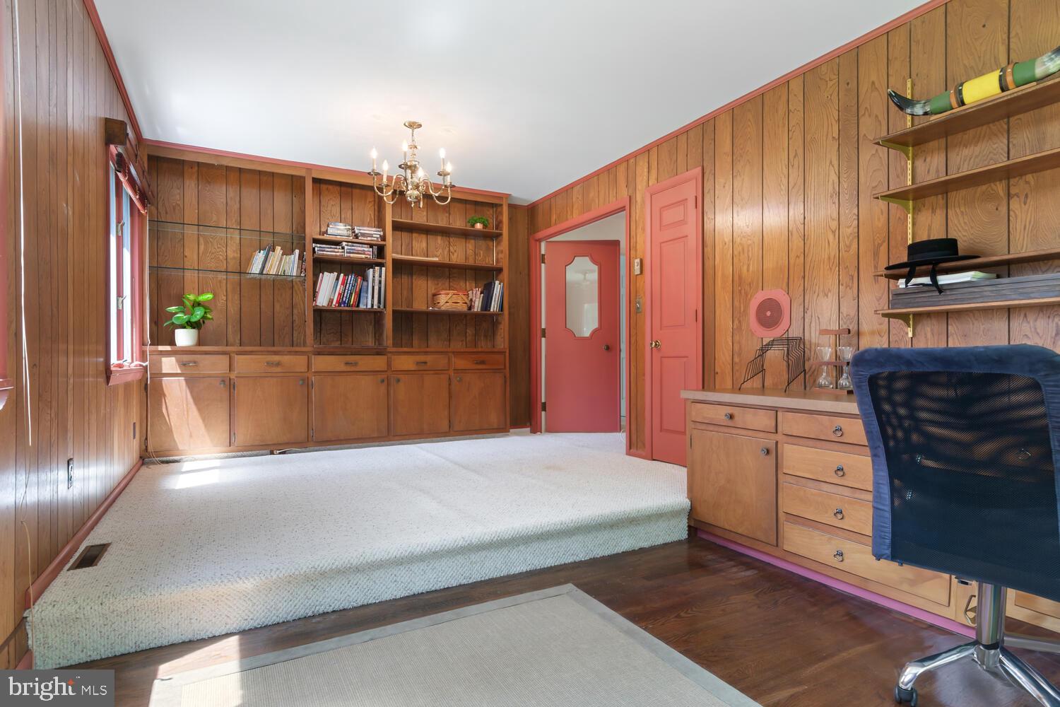 WHITEHALL - Residential