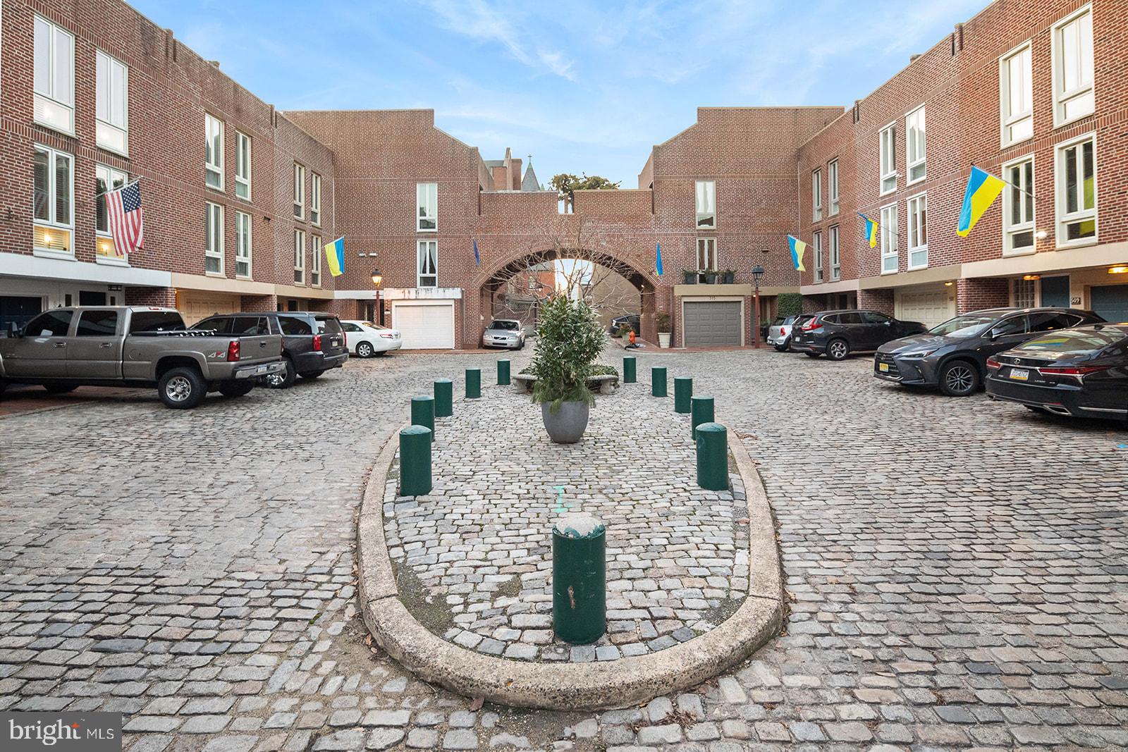 SOCIETY HILL - Residential