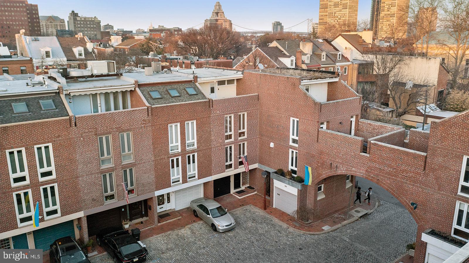 SOCIETY HILL - Residential