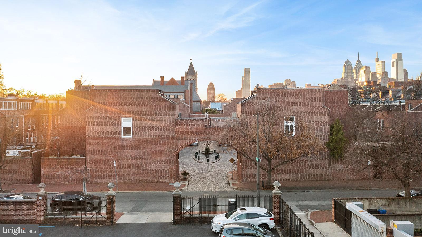 SOCIETY HILL - Residential