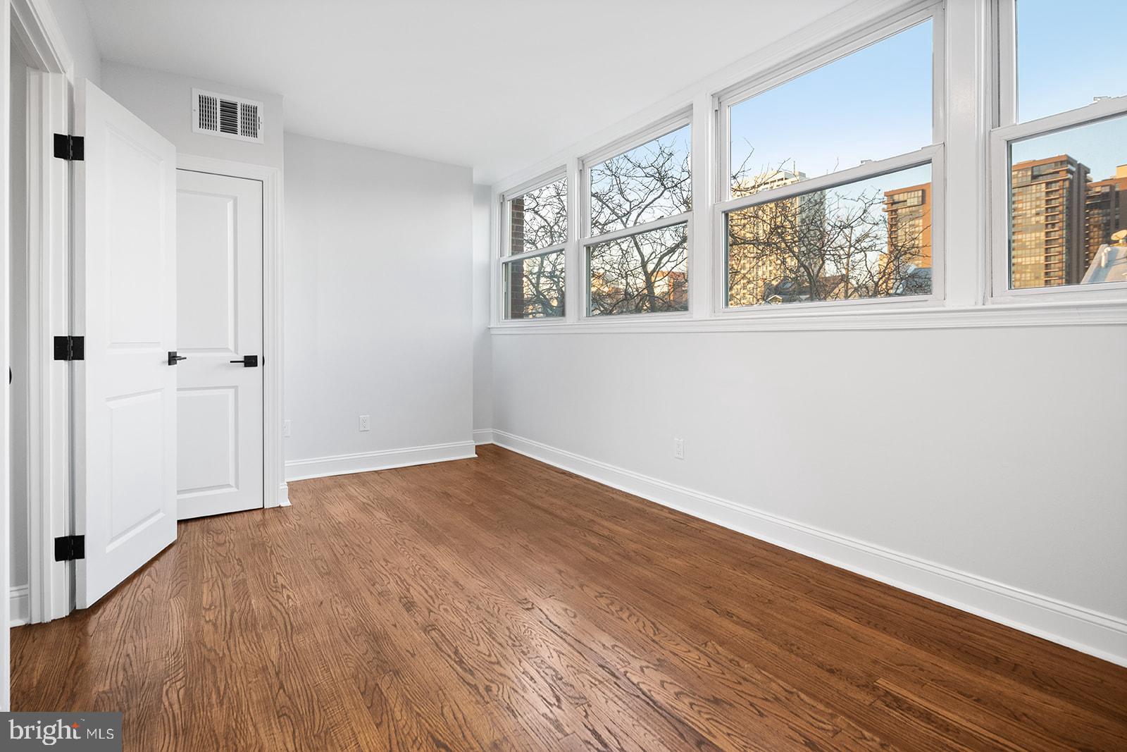 SOCIETY HILL - Residential