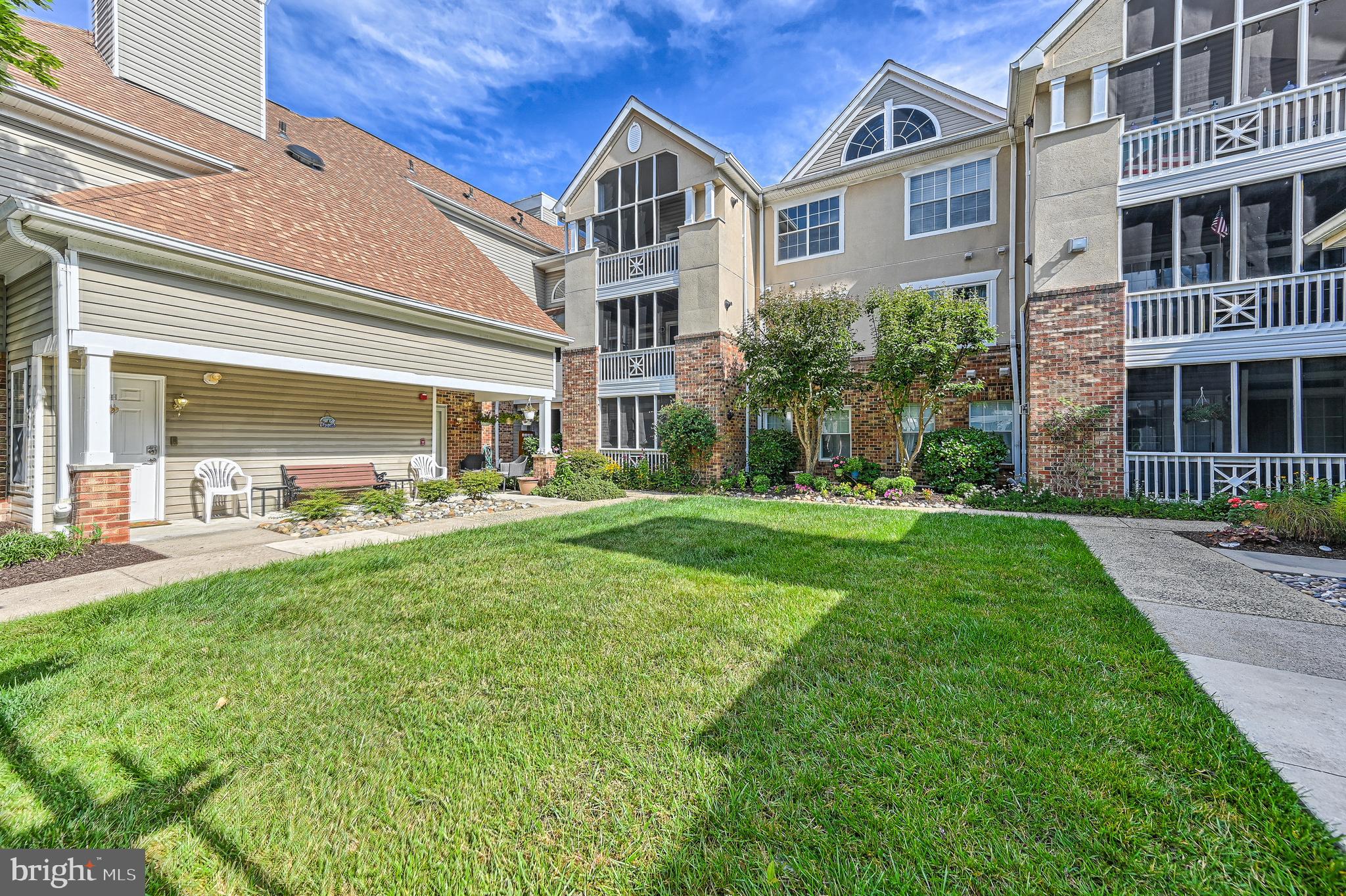 ENGLISH COUNTRY MANOR - Residential