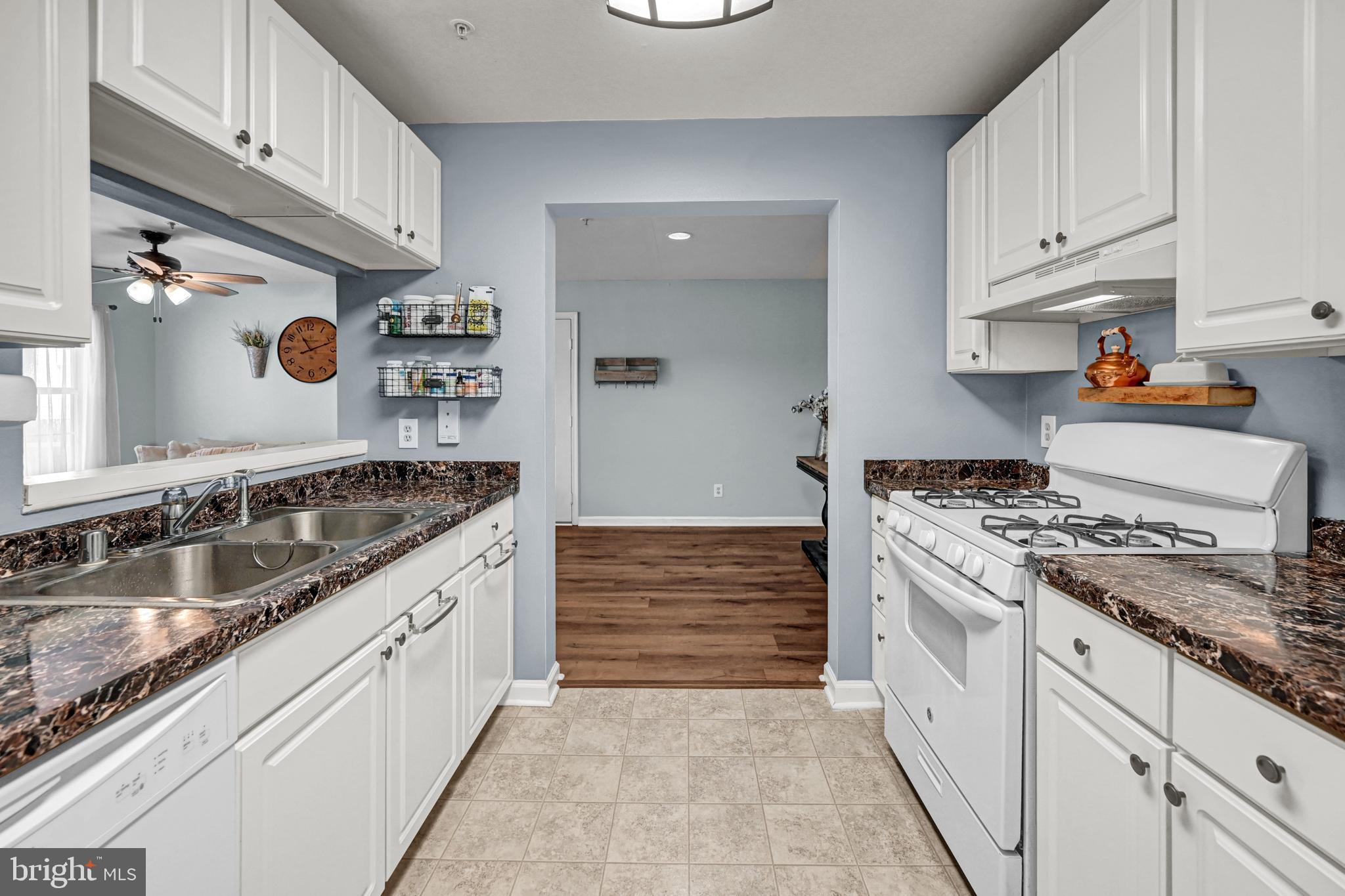 ENGLISH COUNTRY MANOR - Residential