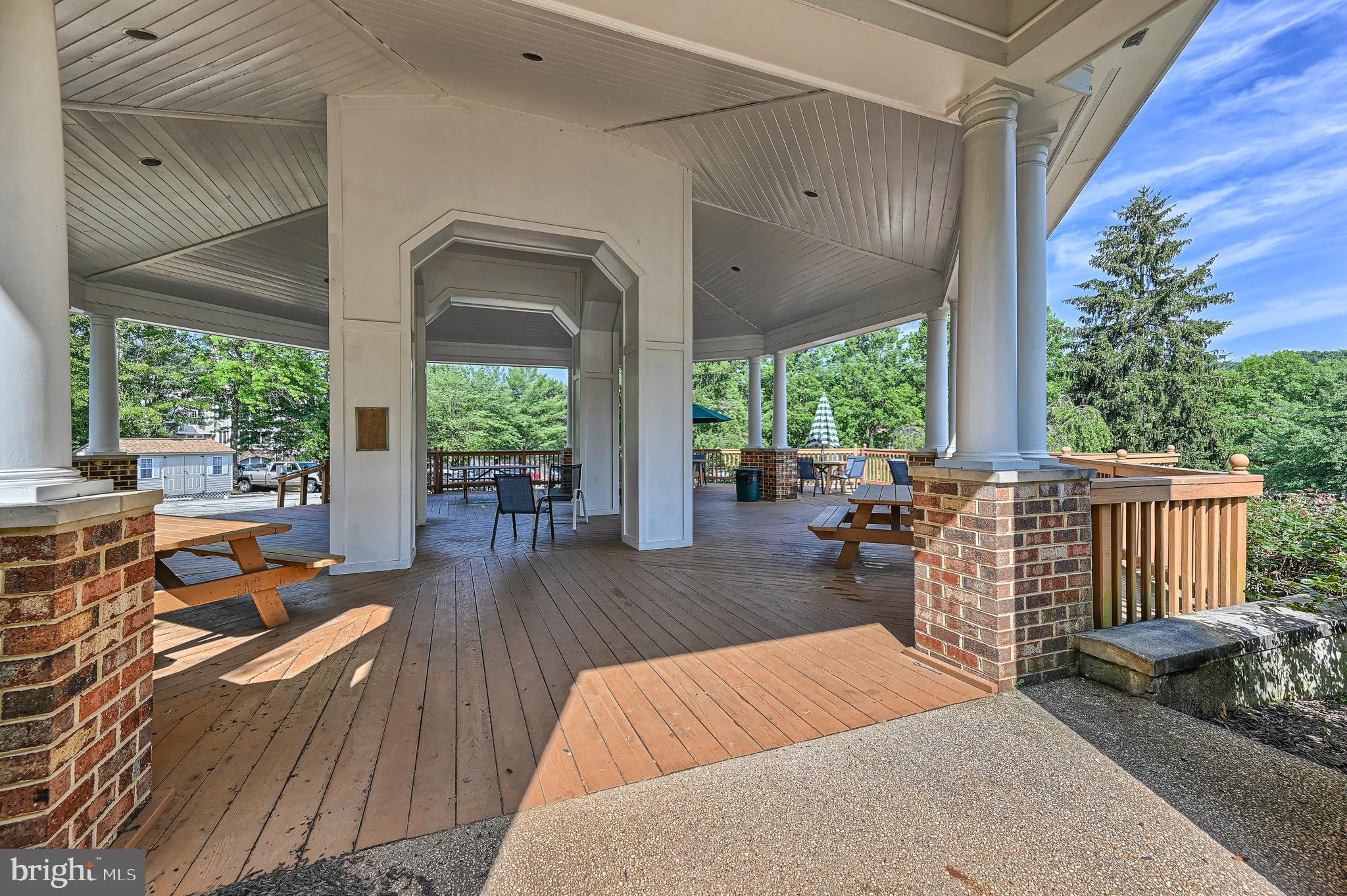 ENGLISH COUNTRY MANOR - Residential