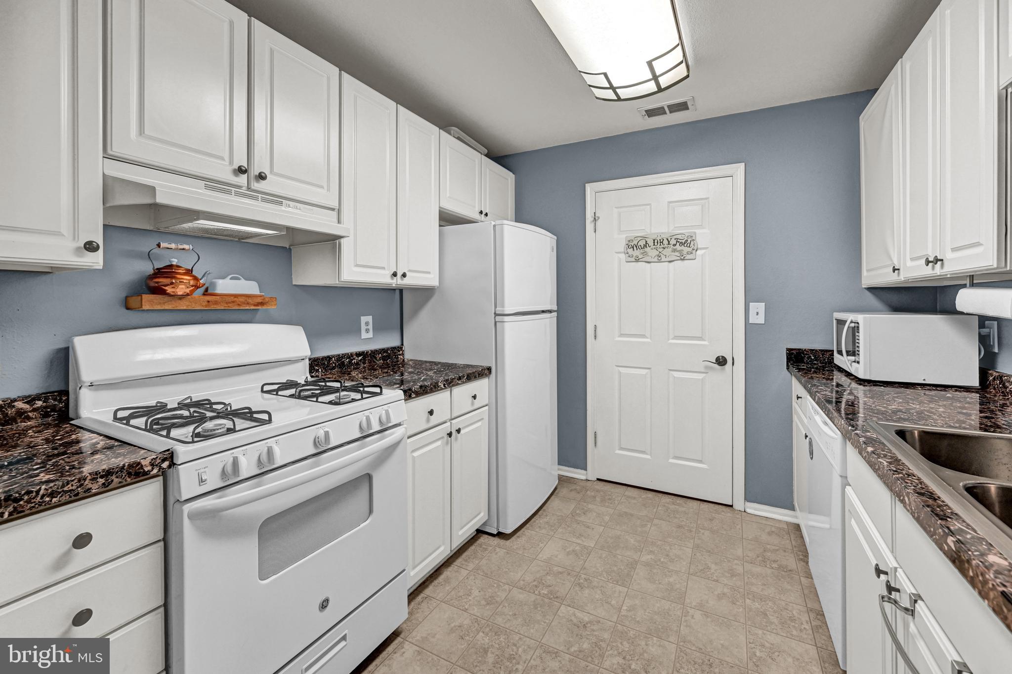 ENGLISH COUNTRY MANOR - Residential