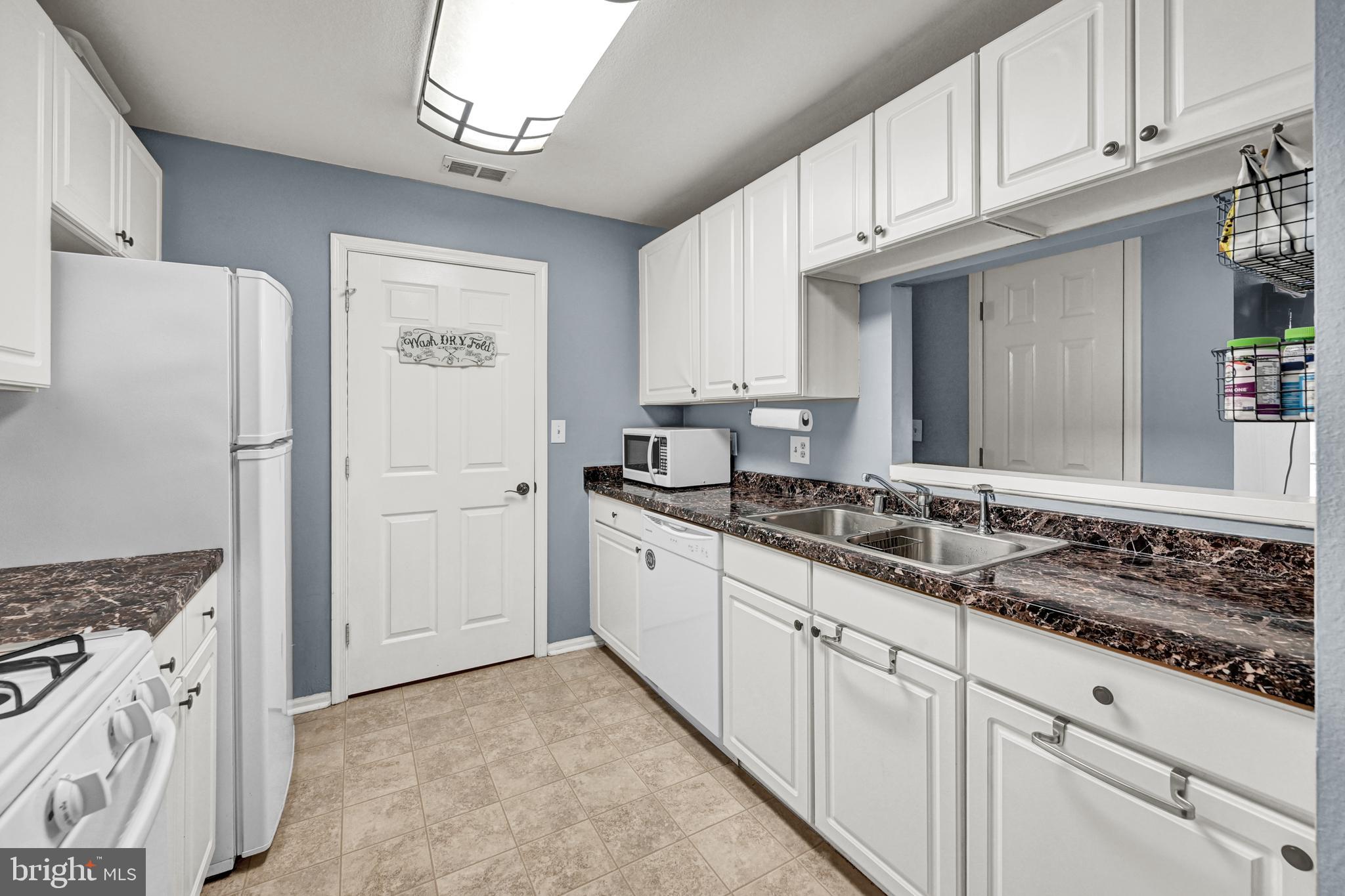 ENGLISH COUNTRY MANOR - Residential