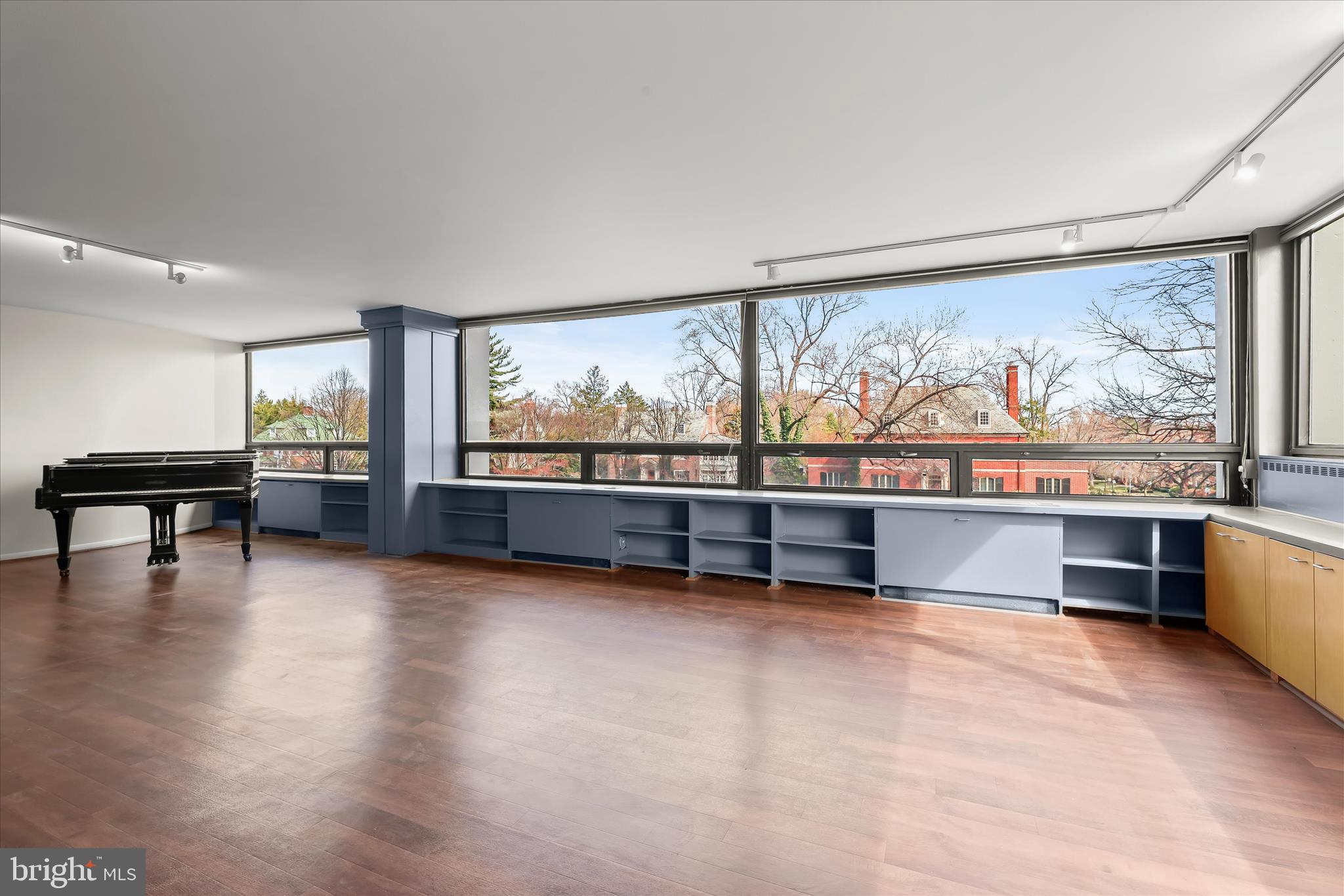 HIGHFIELD HOUSE CONDOMINIUM - Residential