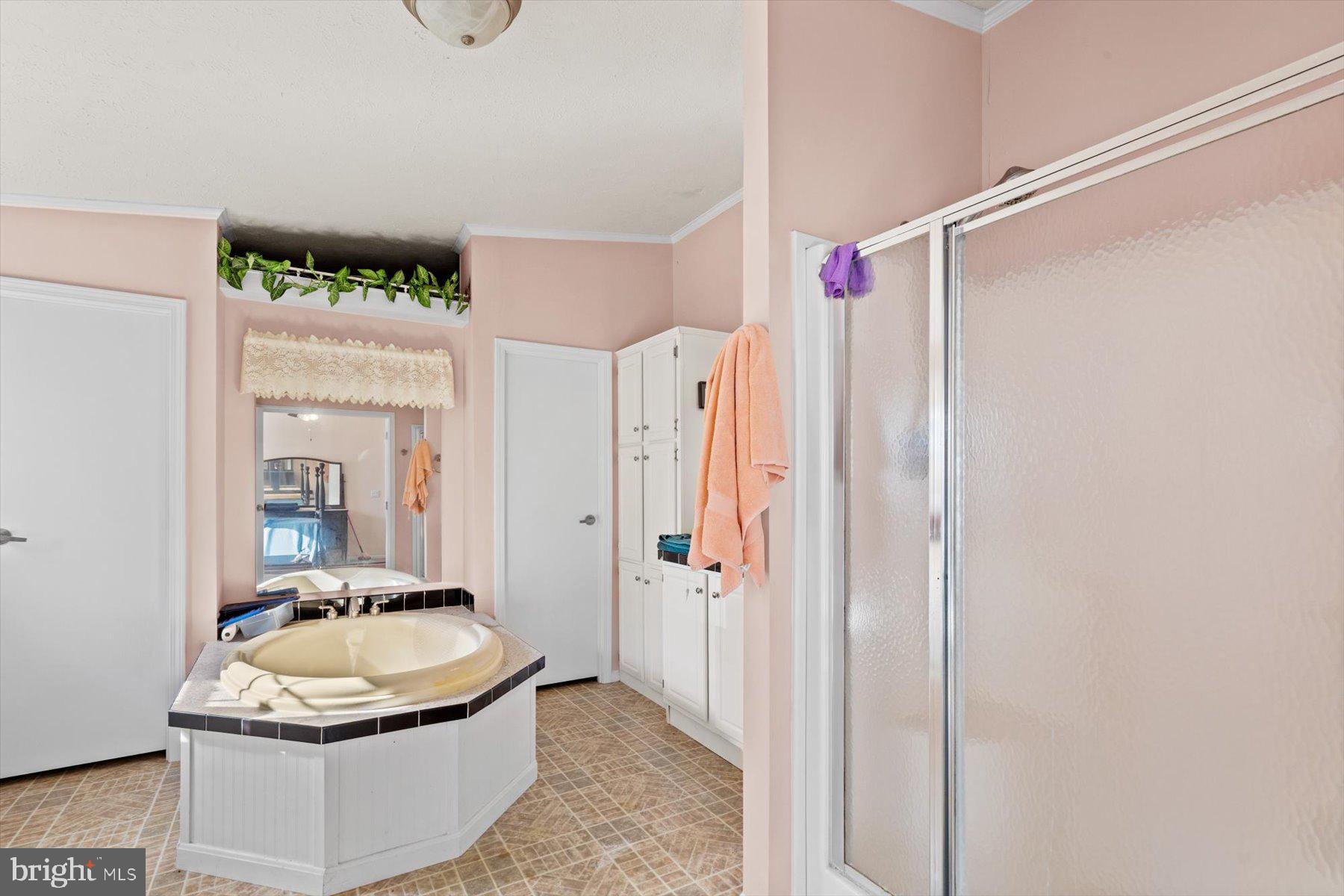 CAPTAIN'S COVE - Residential