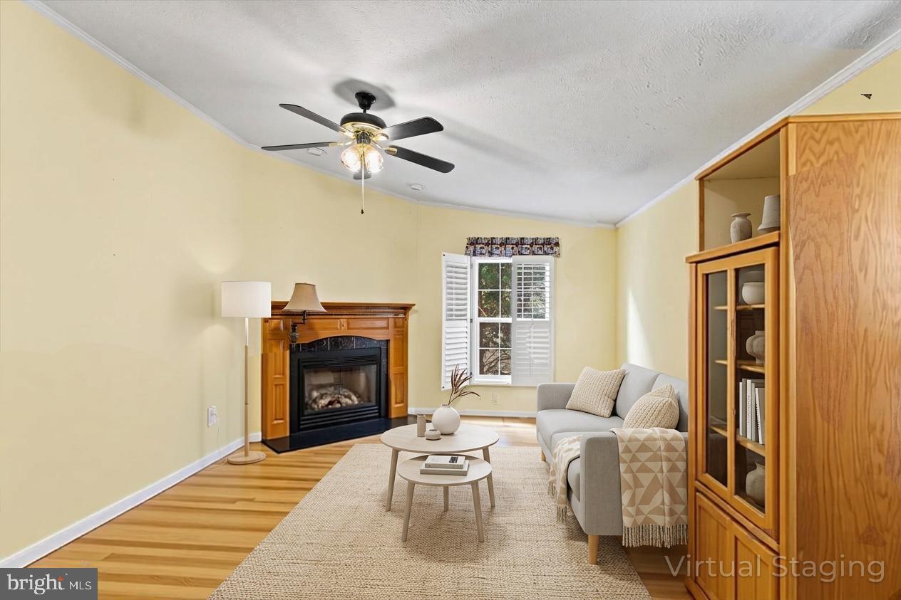 CAPTAIN'S COVE - Residential