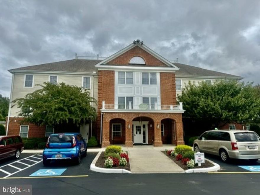 Garden level condo within Mallard Landing Retirement Community. One bedroom, 1.5 baths, comfortable den with French doors. Side view of Schumaker Pond and access to internal courtyard. Enjoy the benefits of retirement living with onsite dining for fun activities and events and a la carte services!