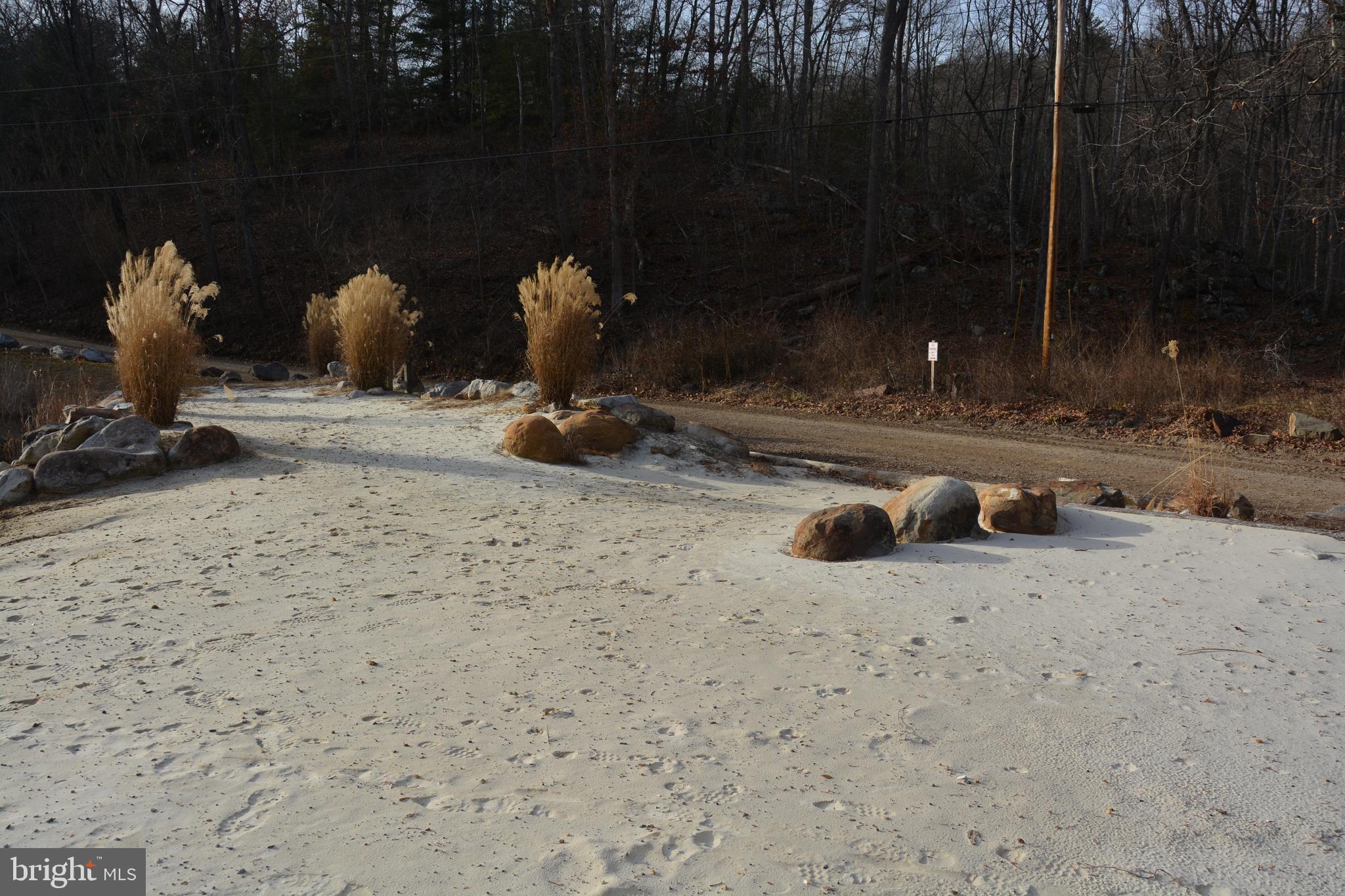 RITTERS HIDDEN VALLEY - Land