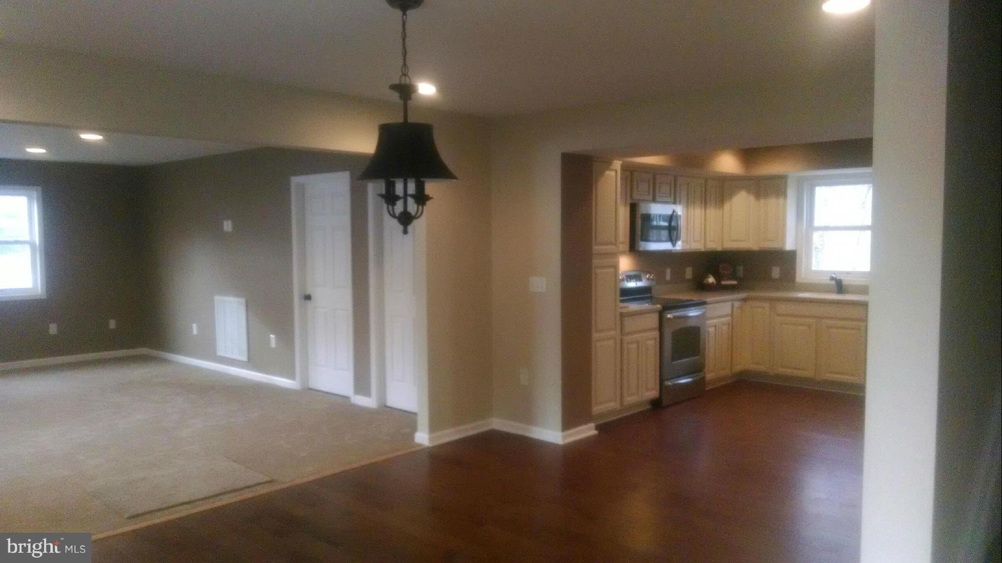 DIXON ESTATES - Residential Lease