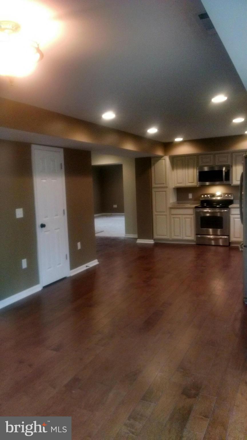 DIXON ESTATES - Residential Lease