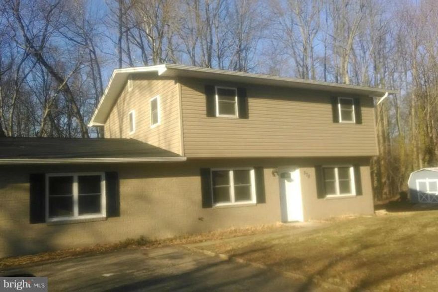 NEWLY RENOVATED DAVIDSONVILLE RENTAL! Gourmet kitchen, open floor plan; wood floors, carpet NEW NEW NEW, windows, hvac, water treatment system. Big mud room/laundry area. Full deck facing woods. 1acre quiet Cul-de-sac. EASY DC/BALT COMMUTE. Davidsonville Schools. Non smoking environment; pets case by case. Must have good credit. Certified Lead Free. LA writes lease 50pp credit report