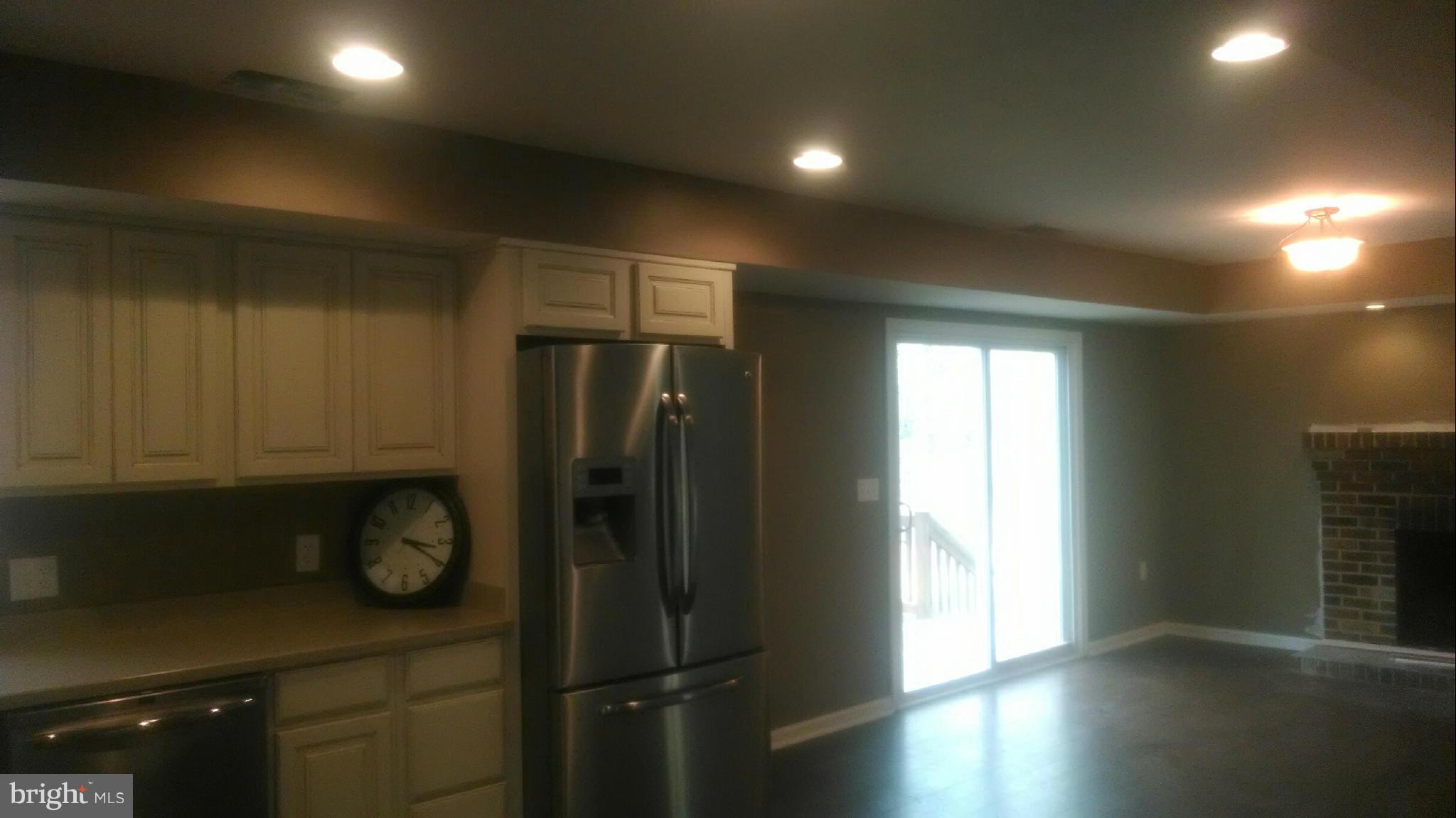 DIXON ESTATES - Residential Lease