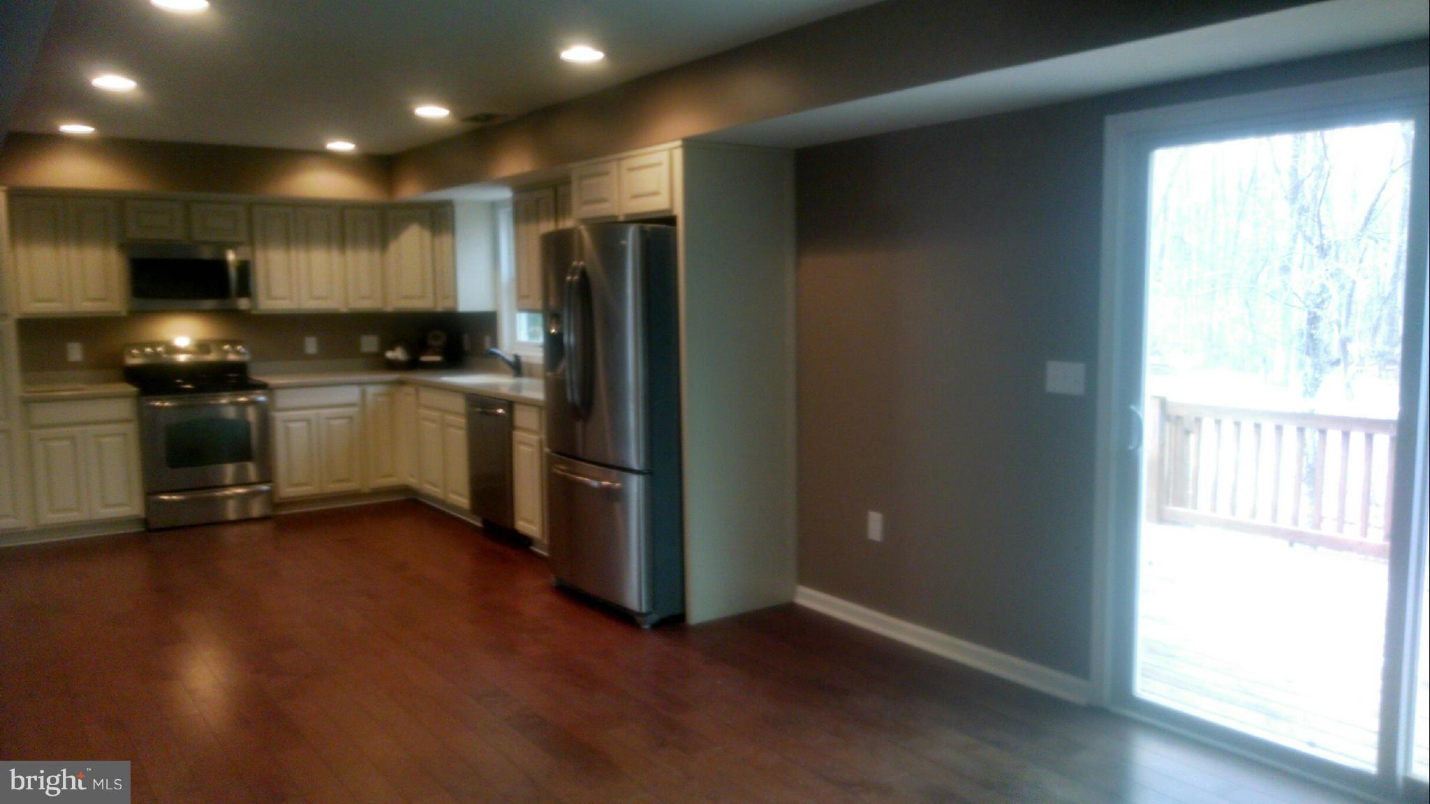 DIXON ESTATES - Residential Lease