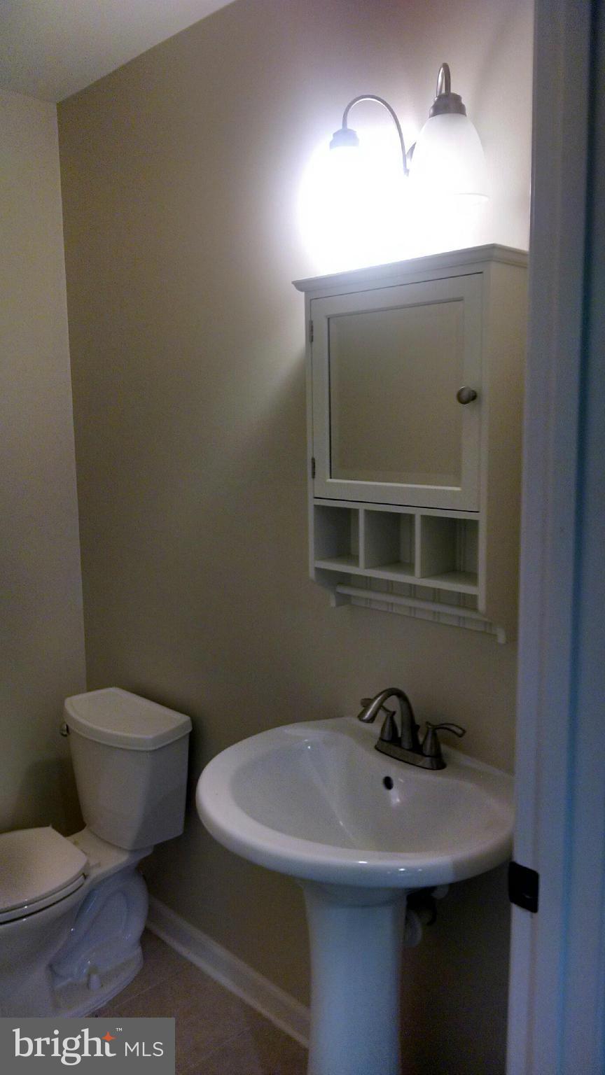 DIXON ESTATES - Residential Lease