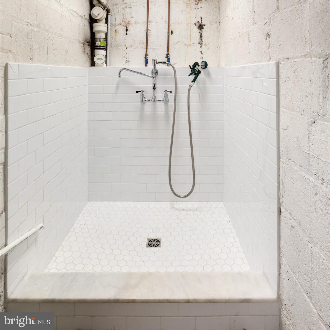 WESTMORELAND HILLS - Residential