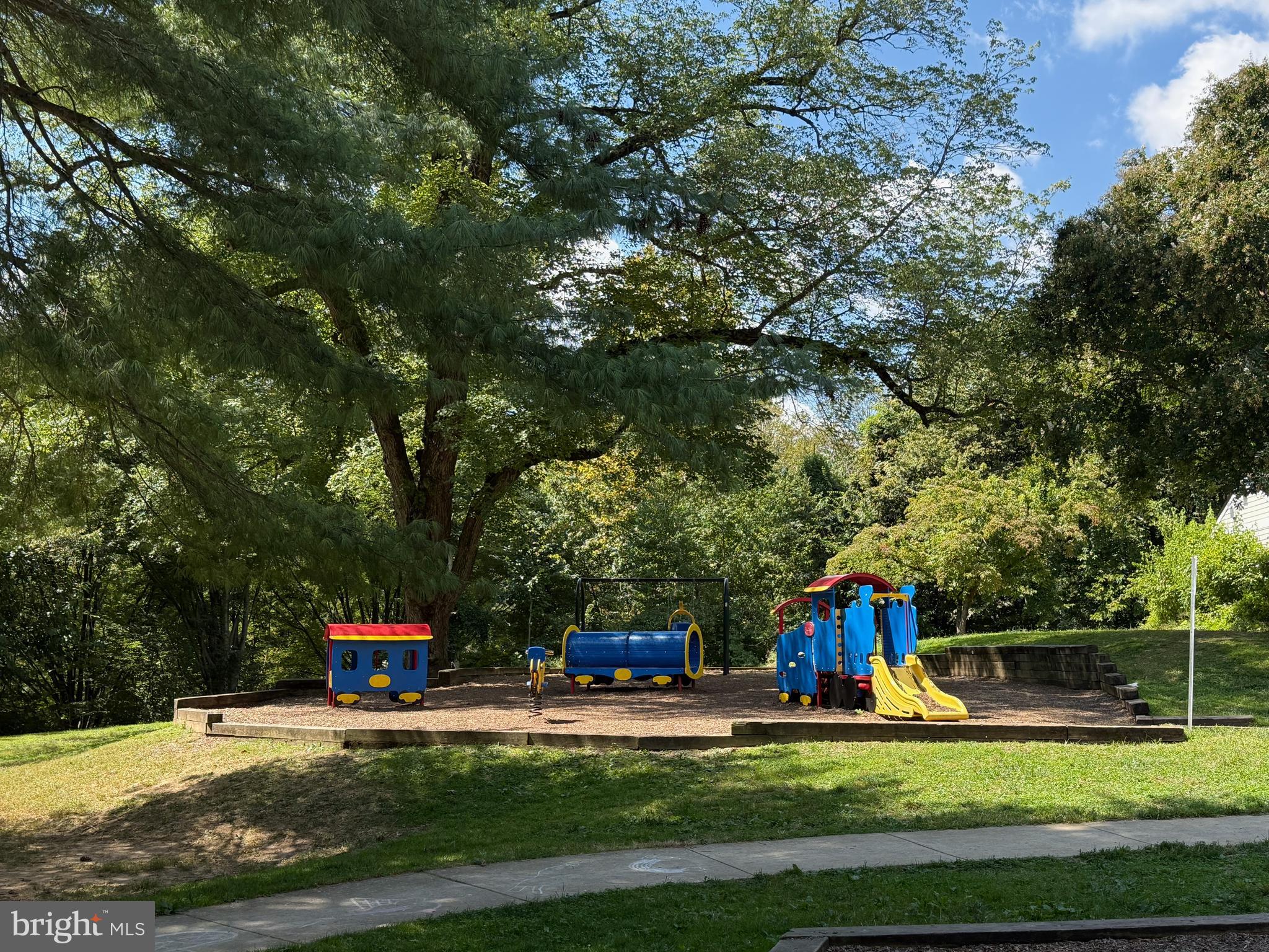 WESTMORELAND HILLS - Residential