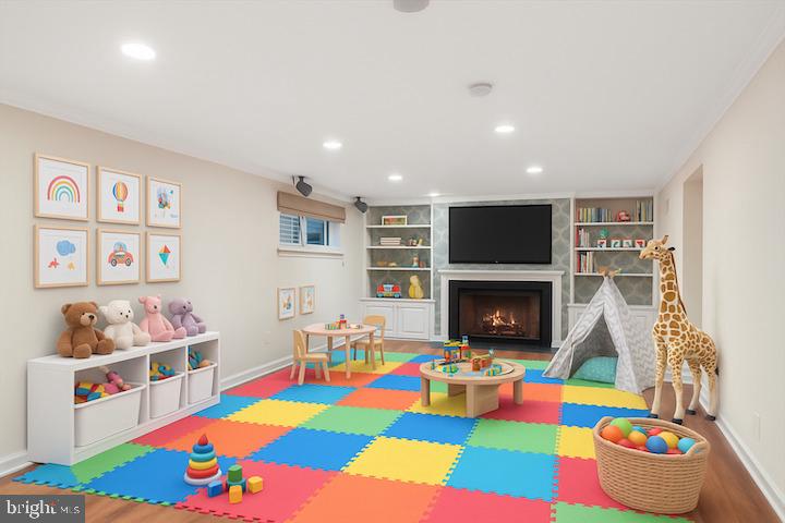 WESTMORELAND HILLS - Residential